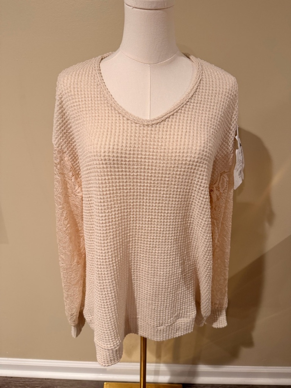 Waffle Knit V-Neck Pullover Sweater in Cream
